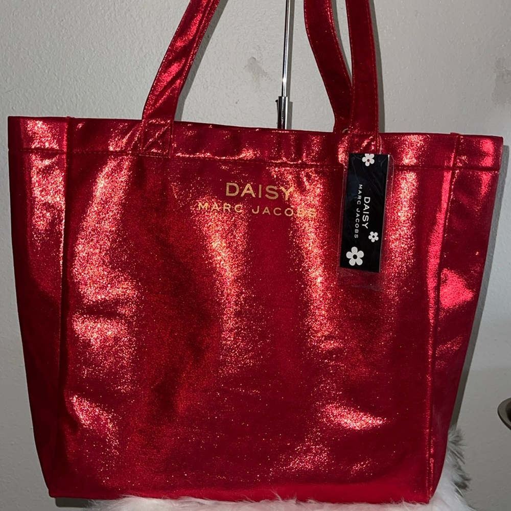 Marc Jacobs new Daisy Red Metallic Tote Bag. Sturdy handles. Shoulder drop 13”.
